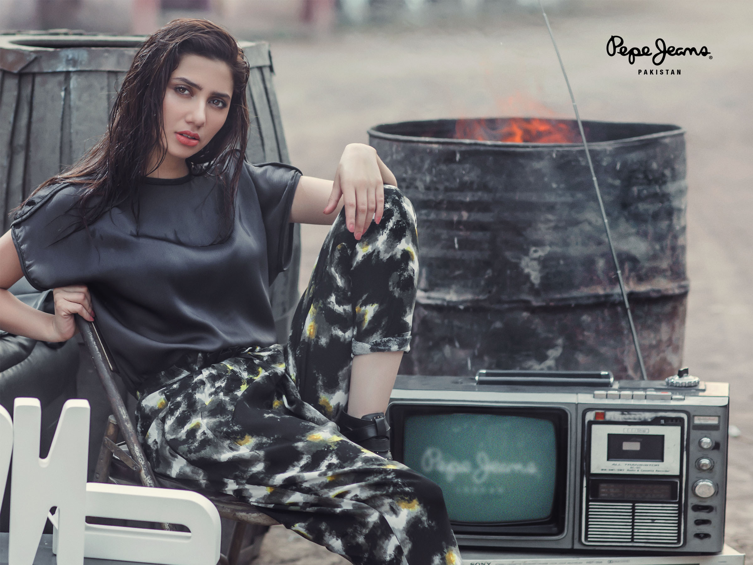 Mahira Khan for Pepe Jeans Pakistan Winter 2015 Campaign - #MKLovesPepe (7)