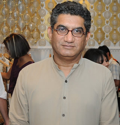 Khawar Riaz Makeup Artist